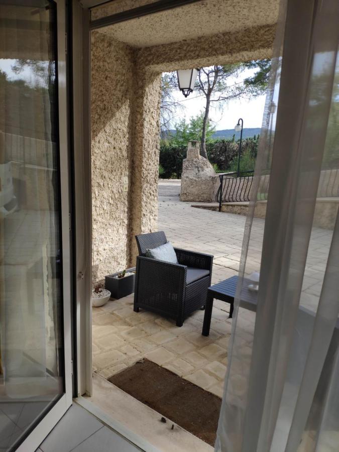 La Tourelle Suite Cosy Entre Vignoble Aixois Et Luberon Le Puy-Sainte-Reparade Exterior photo