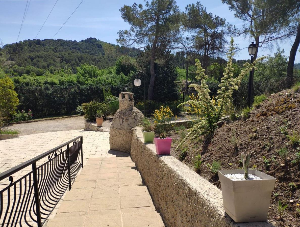 La Tourelle Suite Cosy Entre Vignoble Aixois Et Luberon Le Puy-Sainte-Reparade Exterior photo