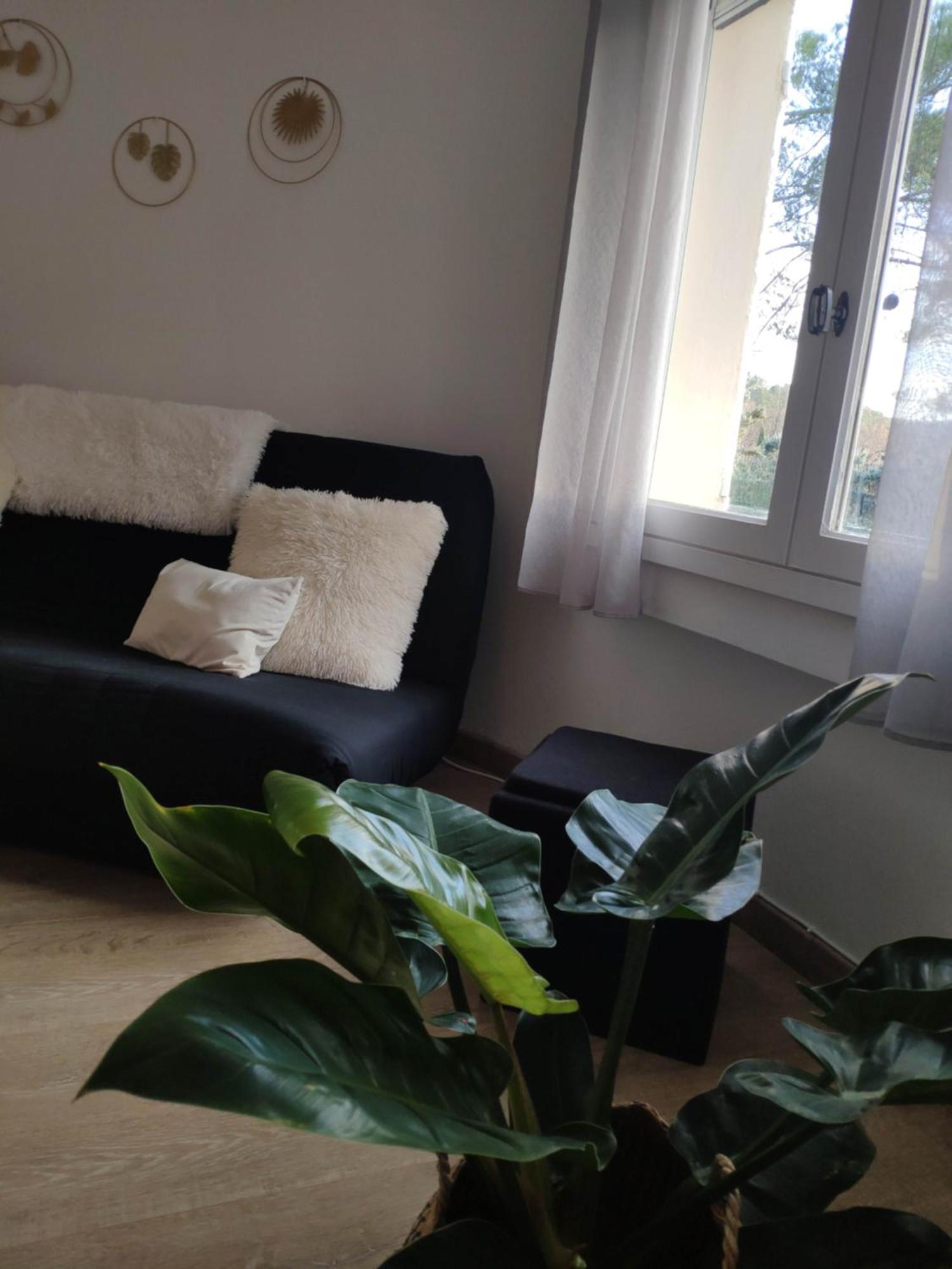 La Tourelle Suite Cosy Entre Vignoble Aixois Et Luberon Le Puy-Sainte-Reparade Exterior photo
