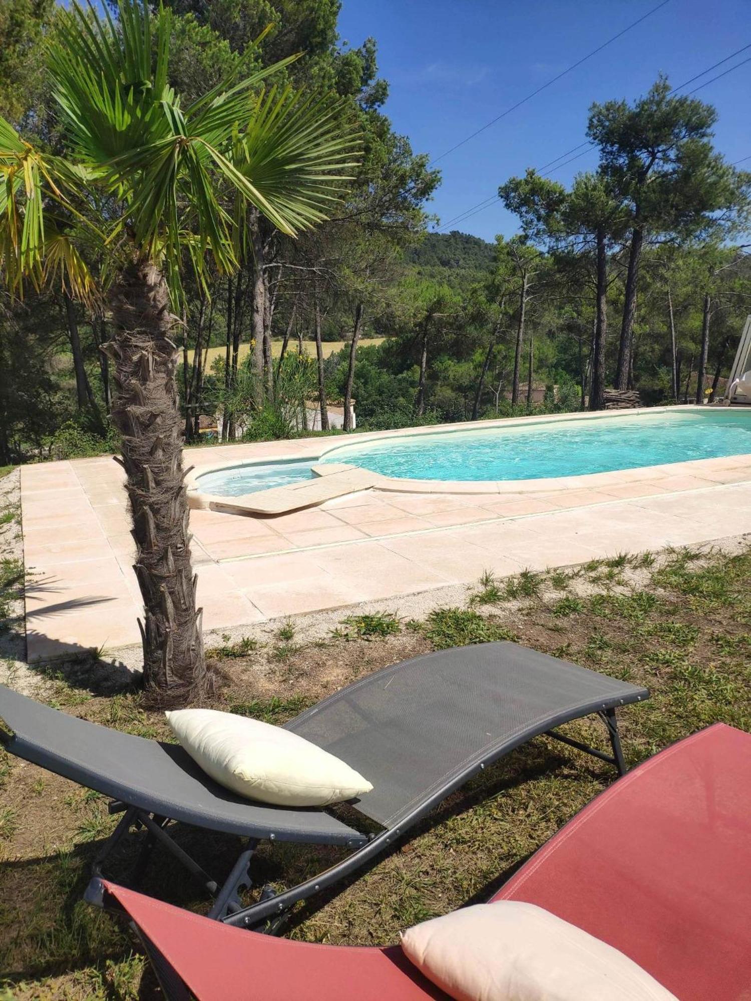 La Tourelle Suite Cosy Entre Vignoble Aixois Et Luberon Le Puy-Sainte-Reparade Exterior photo
